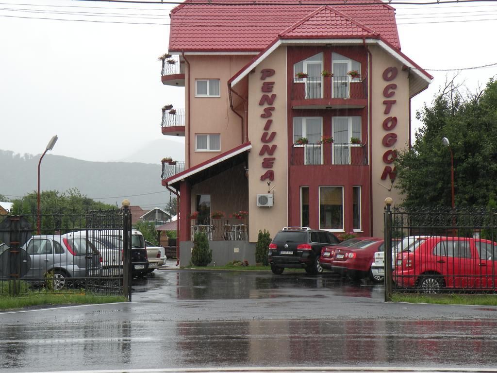 Pensiunea Octogon Piatra Neamt Luaran gambar