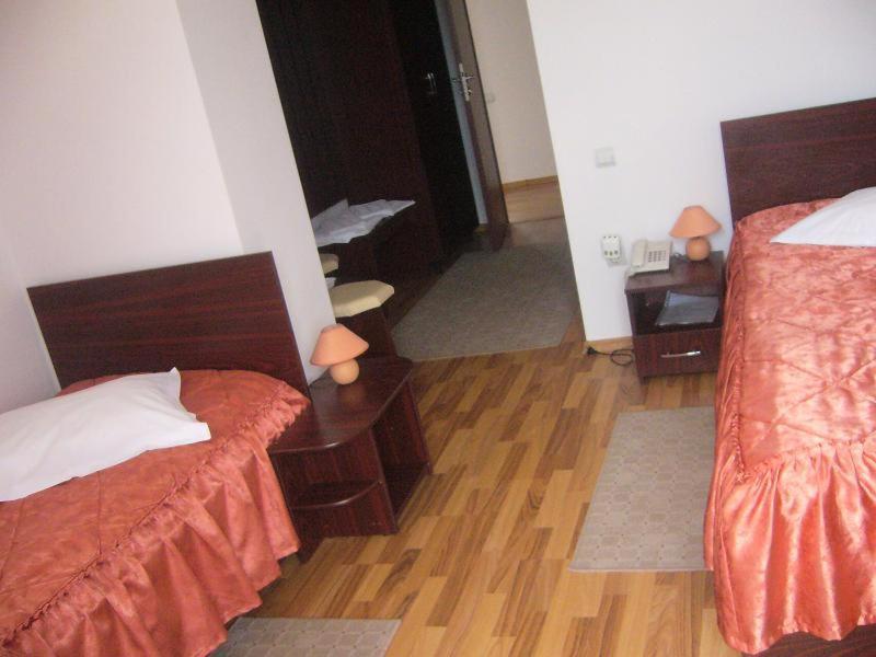 Pensiunea Octogon Piatra Neamt Luaran gambar