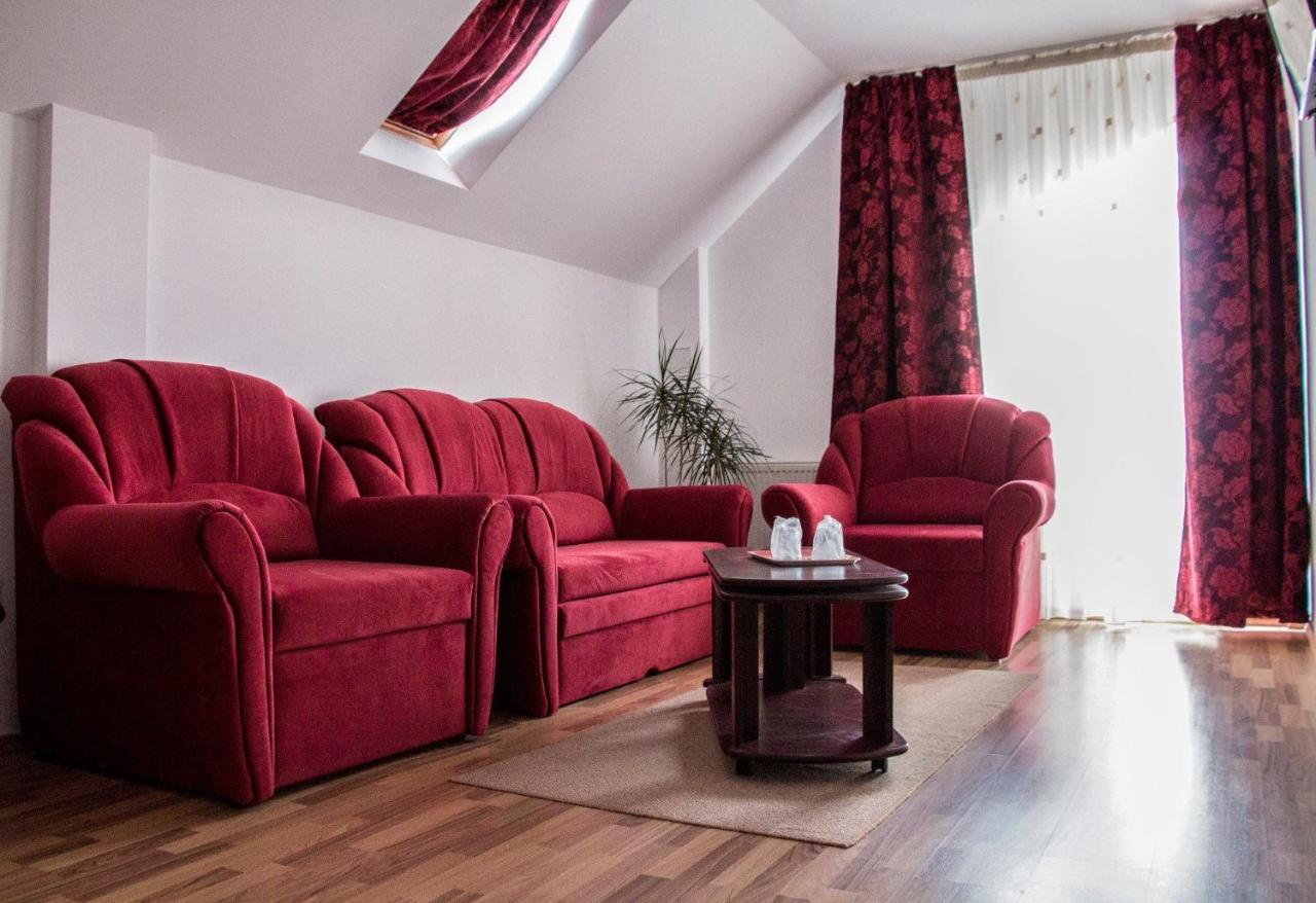 Pensiunea Octogon Piatra Neamt Luaran gambar